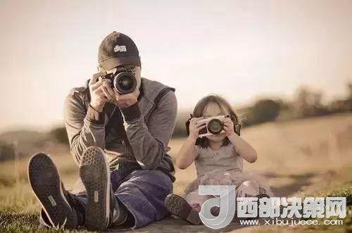 “曾子殺豬”故事在前，最近又有《父母說好考了90分就去看海，被爽約后女孩離家出走》新聞在后。父母如果自己的行為“打臉”了，又怎么能在孩子面前掌握教育的主動權(quán)。