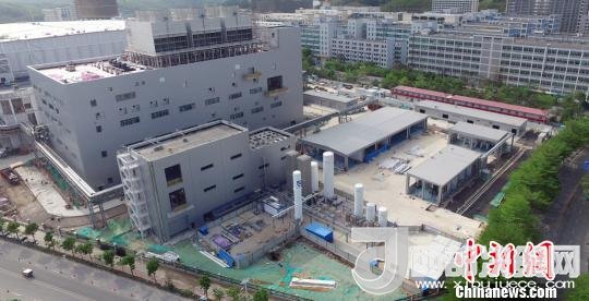 全球首條類(lèi)六代全柔性顯示屏大規(guī)模量產(chǎn)線在深圳投產(chǎn)