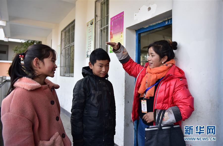 (決戰(zhàn)決勝脫貧攻堅·圖文互動)(2)山上的放羊娃不見了——涼山教育扶貧斬斷貧困“代際傳遞”