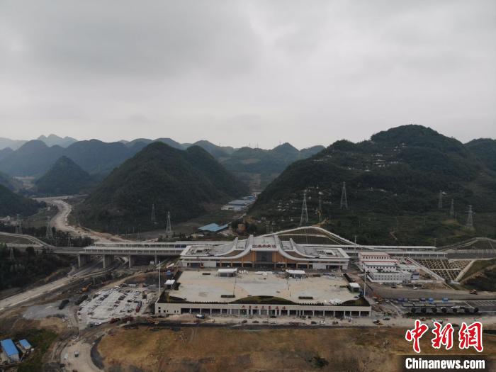 貴州省首條城際高速鐵路——安六鐵路開始聯(lián)調(diào)聯(lián)試。中國(guó)鐵路成都局集團(tuán)公司供圖