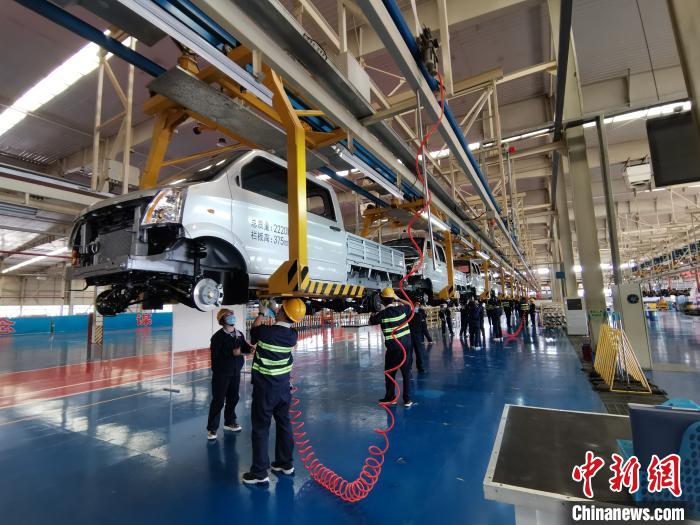 4月初，成功汽車全面復工復產(chǎn)。尤其是隨著疫情得到控制，該公司的生產(chǎn)力度也不斷加大?！「唢w 攝