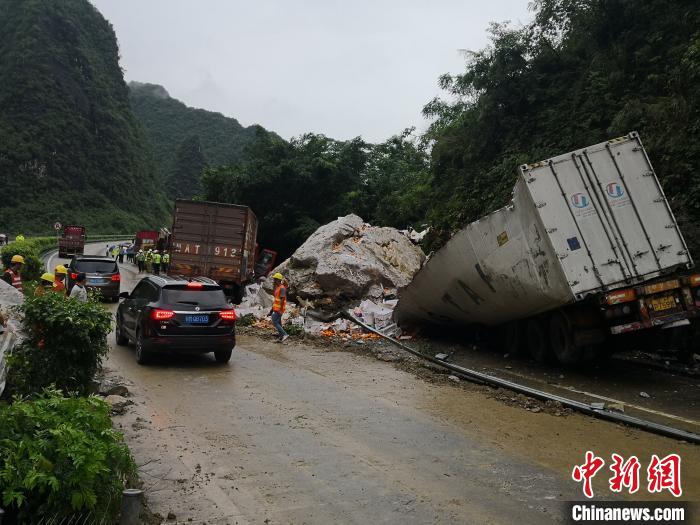 事故現(xiàn)場。　黃鵬 攝