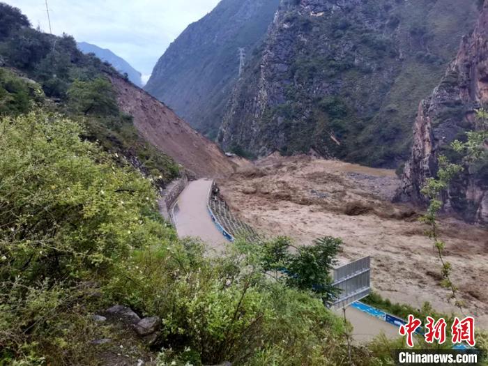 四川丹巴縣發(fā)生泥石流災(zāi)害救援工作正在緊張進行