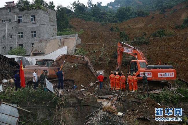 (圖文互動)(1)四川雅安漢源縣發(fā)生滑坡 8人失聯(lián)