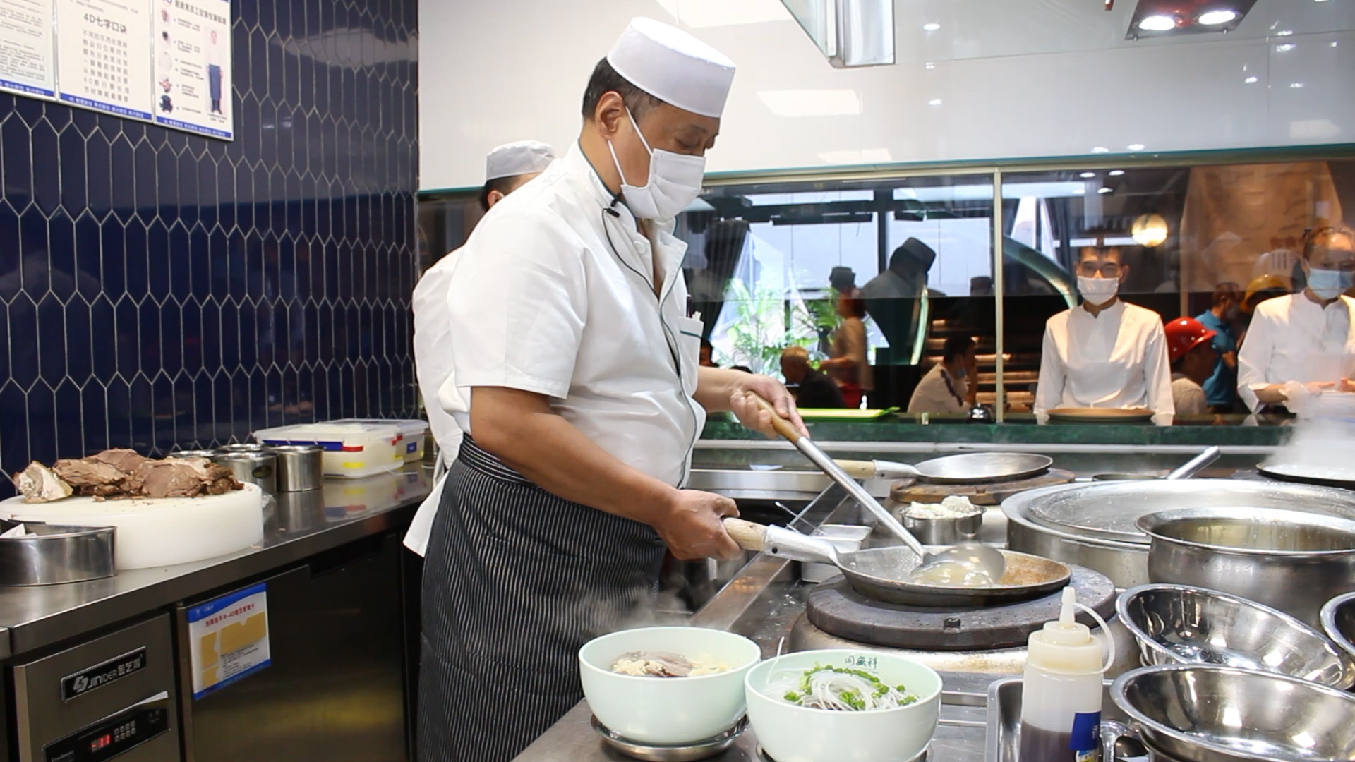 【陜菜大師和他們的拿手菜】烏平：“知足者常樂，食客愛吃我做的牛羊肉泡饃，就是我最大的滿足”_fororder_圖片7