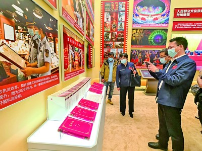 感悟奮斗歷程 積蓄?yuàn)^進(jìn)力量